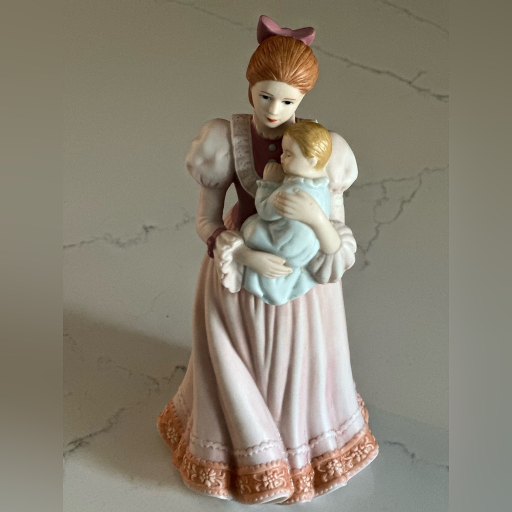 Home Interiors 'Comforting Arms' Figurine